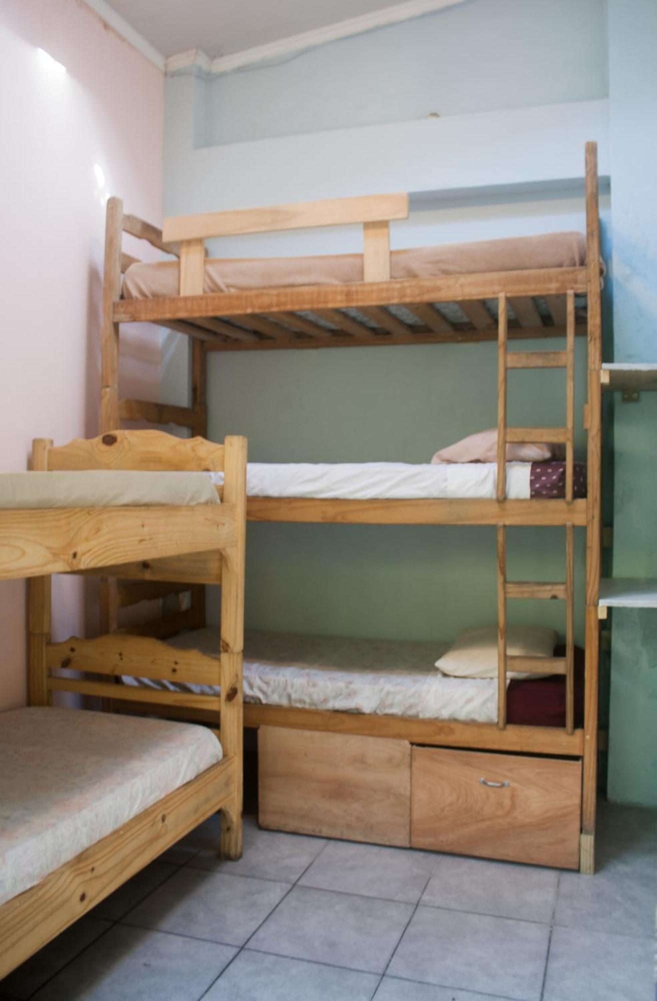 Cama Individual en habitación compartida femenina